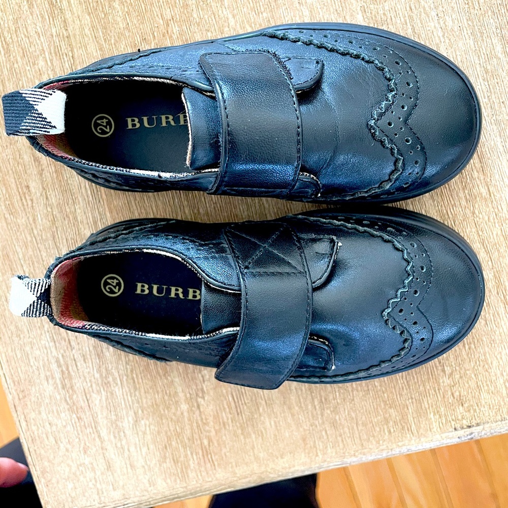 Burberry dress shoes size 24 unisex